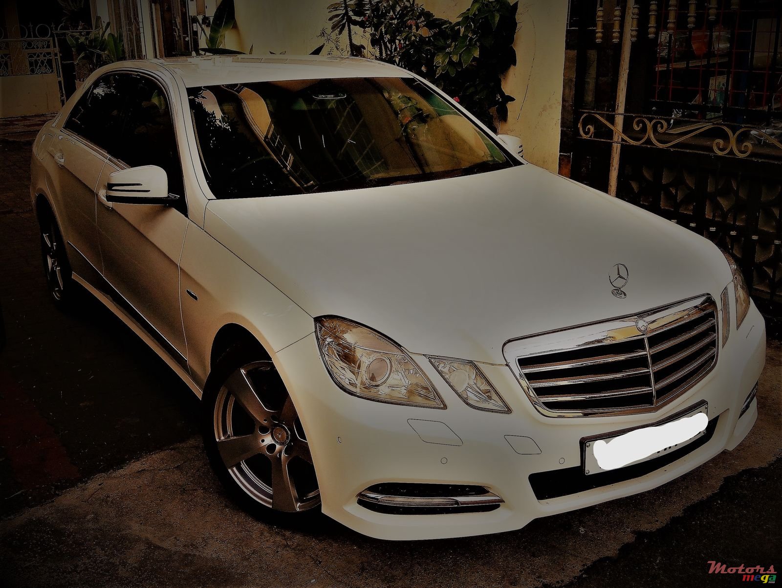 2012' Mercedes-Benz E-Class E350 photo #3
