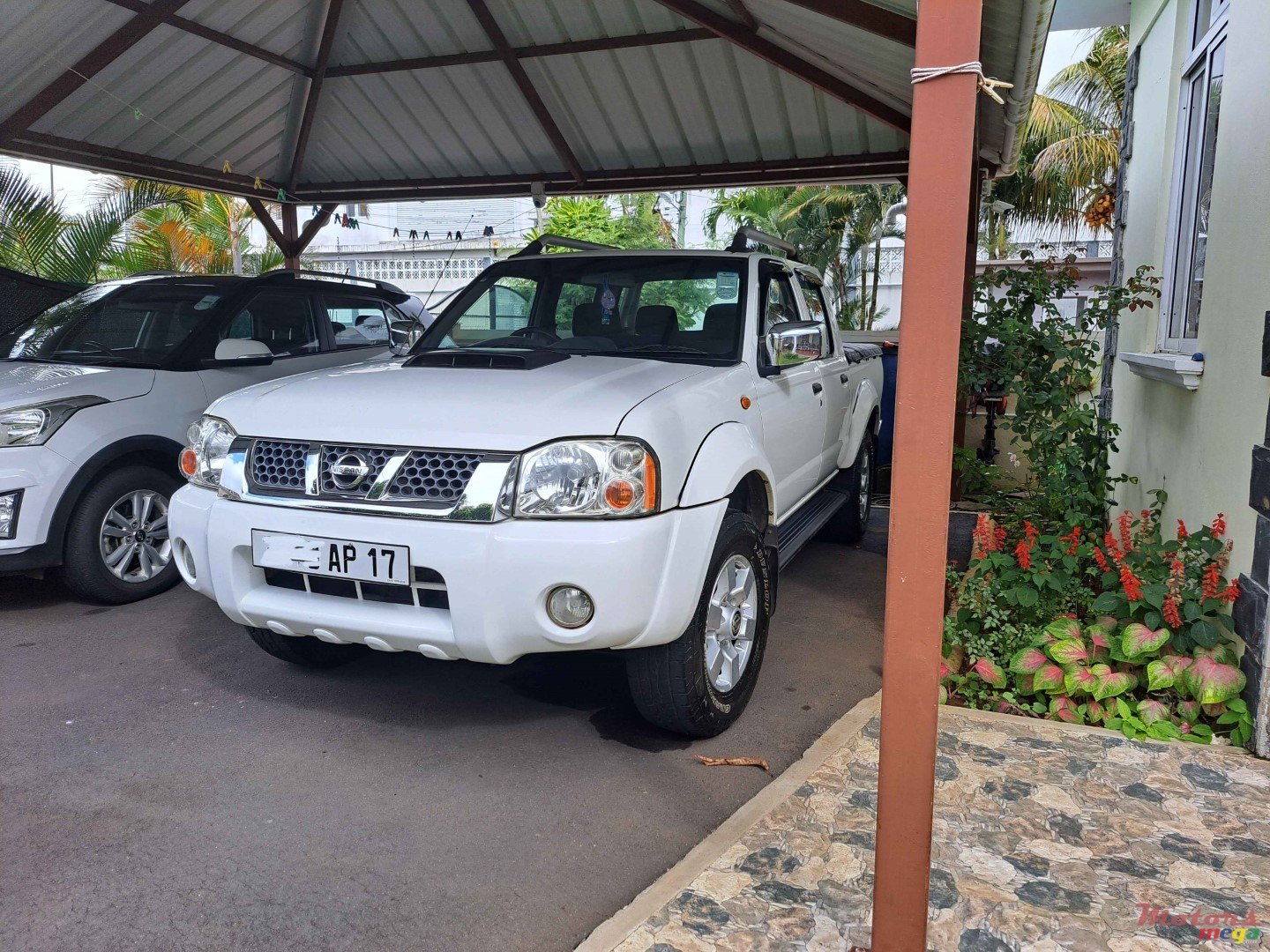 2017' Nissan NV300 photo #2