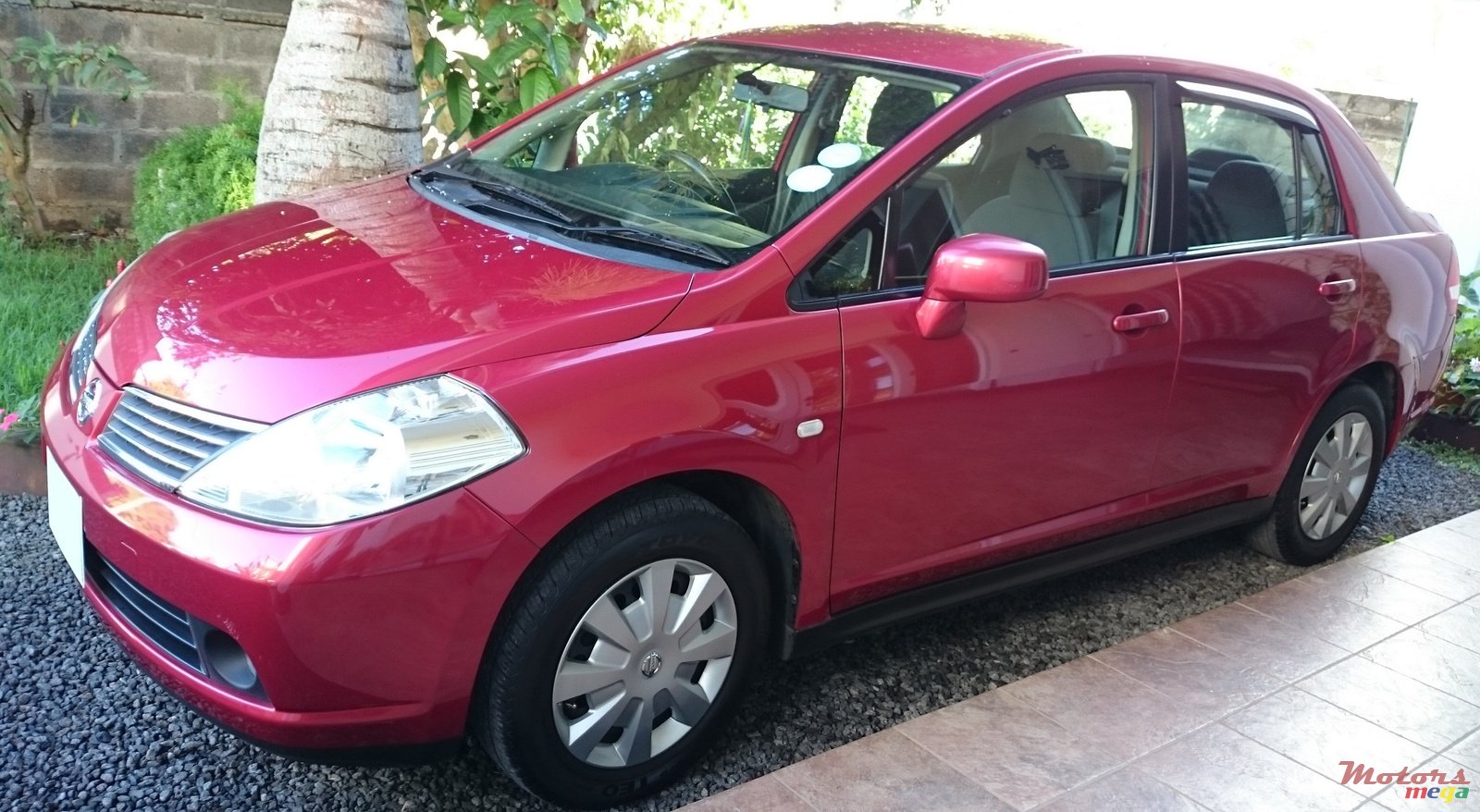 2007' Nissan Tiida photo #1