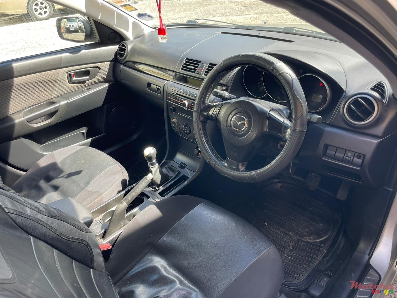 2006' Mazda 3 photo #3