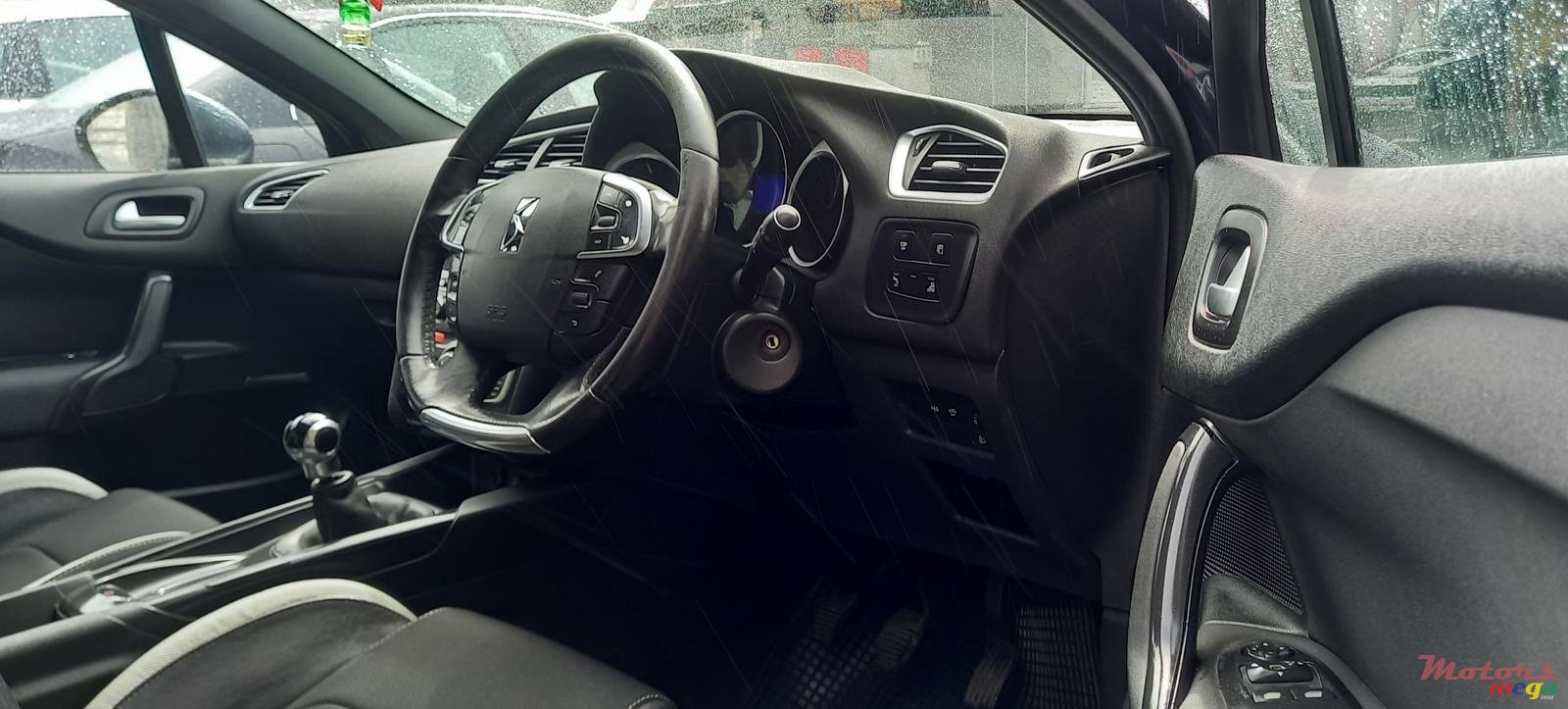 2013' Citroen DS4 photo #5