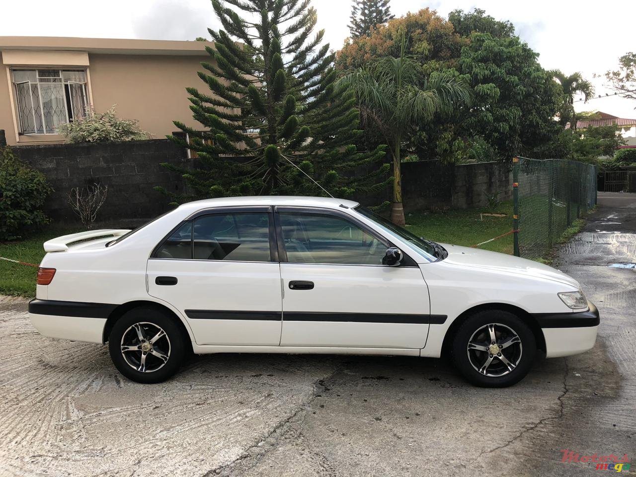 1999' Toyota Corona photo #1