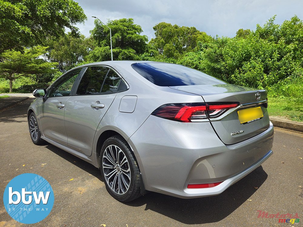 2022' Toyota Corolla photo #3