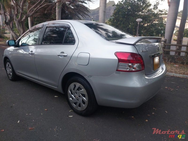 2005' Toyota Belta photo #4