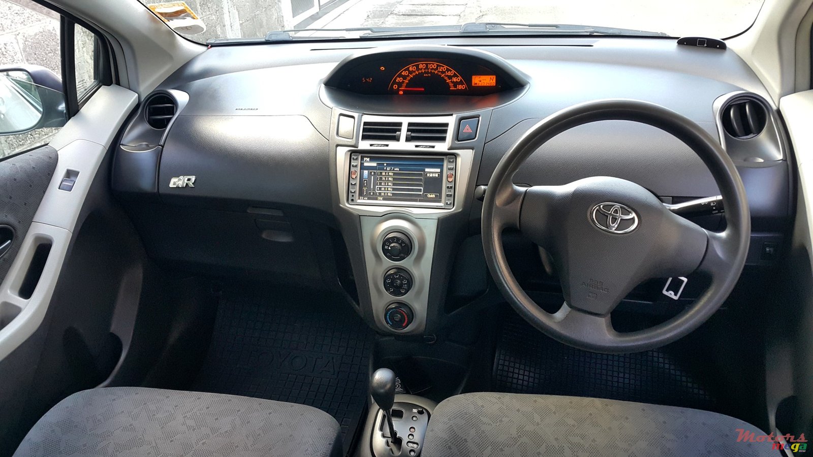 2010' Toyota Vitz 990 photo #2