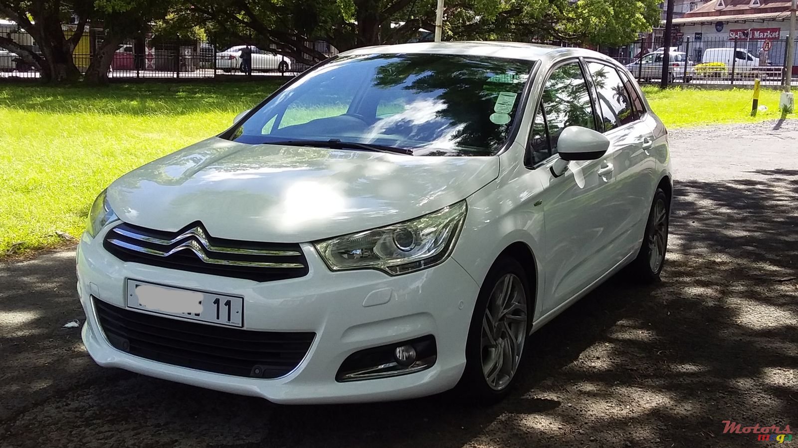 2011' Citroen C4 photo #1