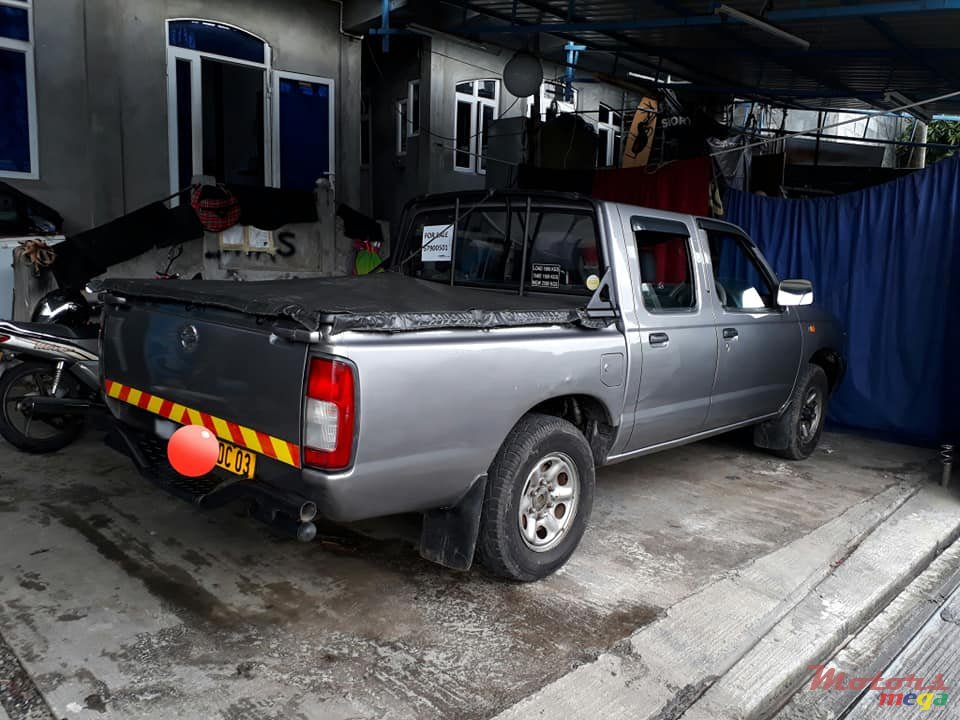 2003' Nissan Navara photo #3