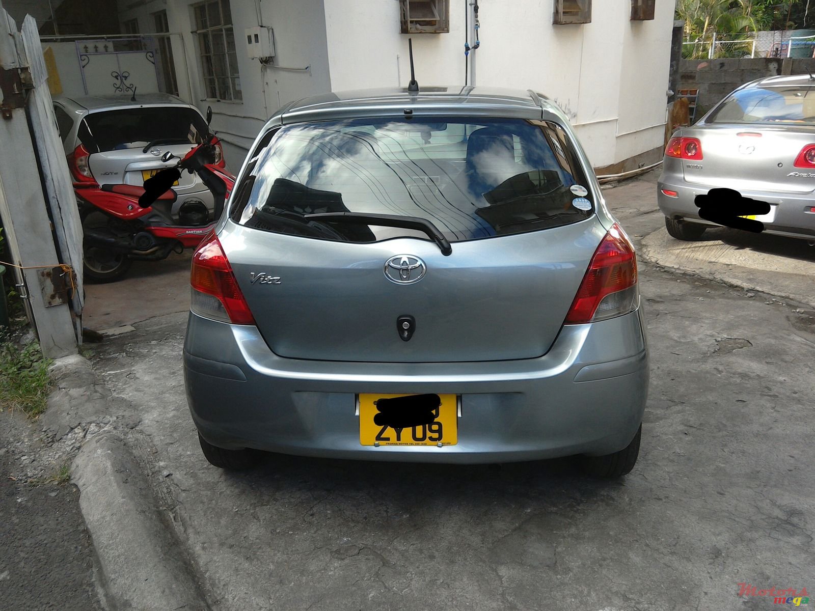2009' Toyota Vitz photo #5