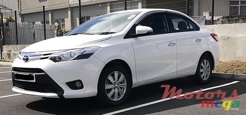 2014' Toyota Yaris photo #2