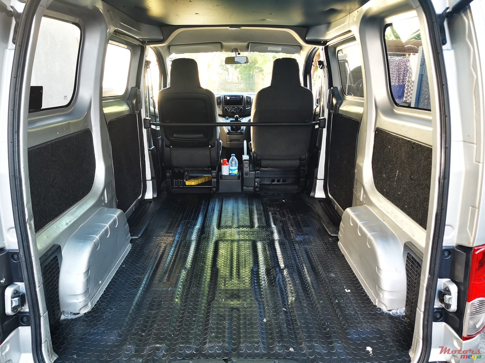 2011' Nissan NV200 Goods Vehicle photo #7