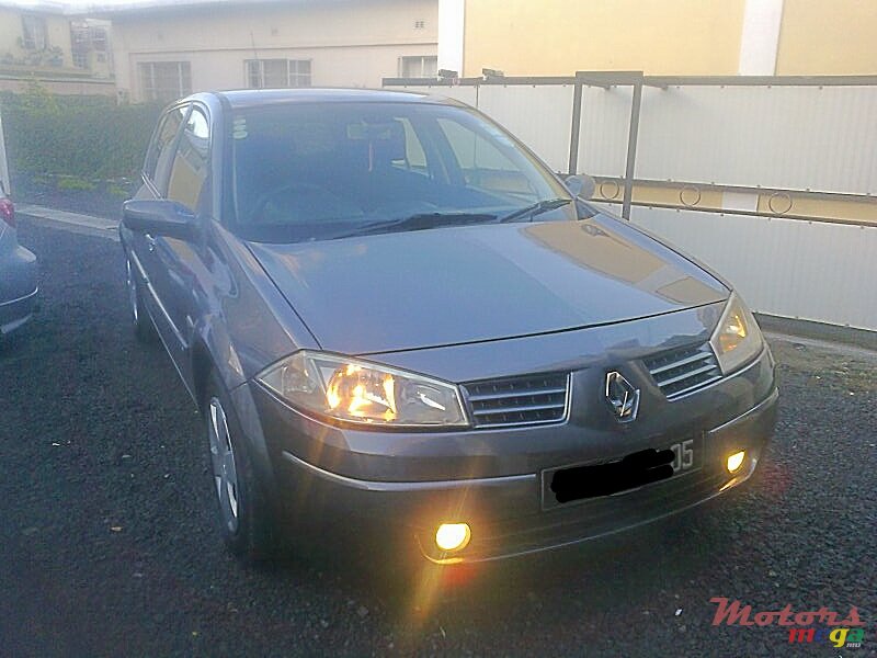 2005' Renault Megane HATCHBACK photo #1