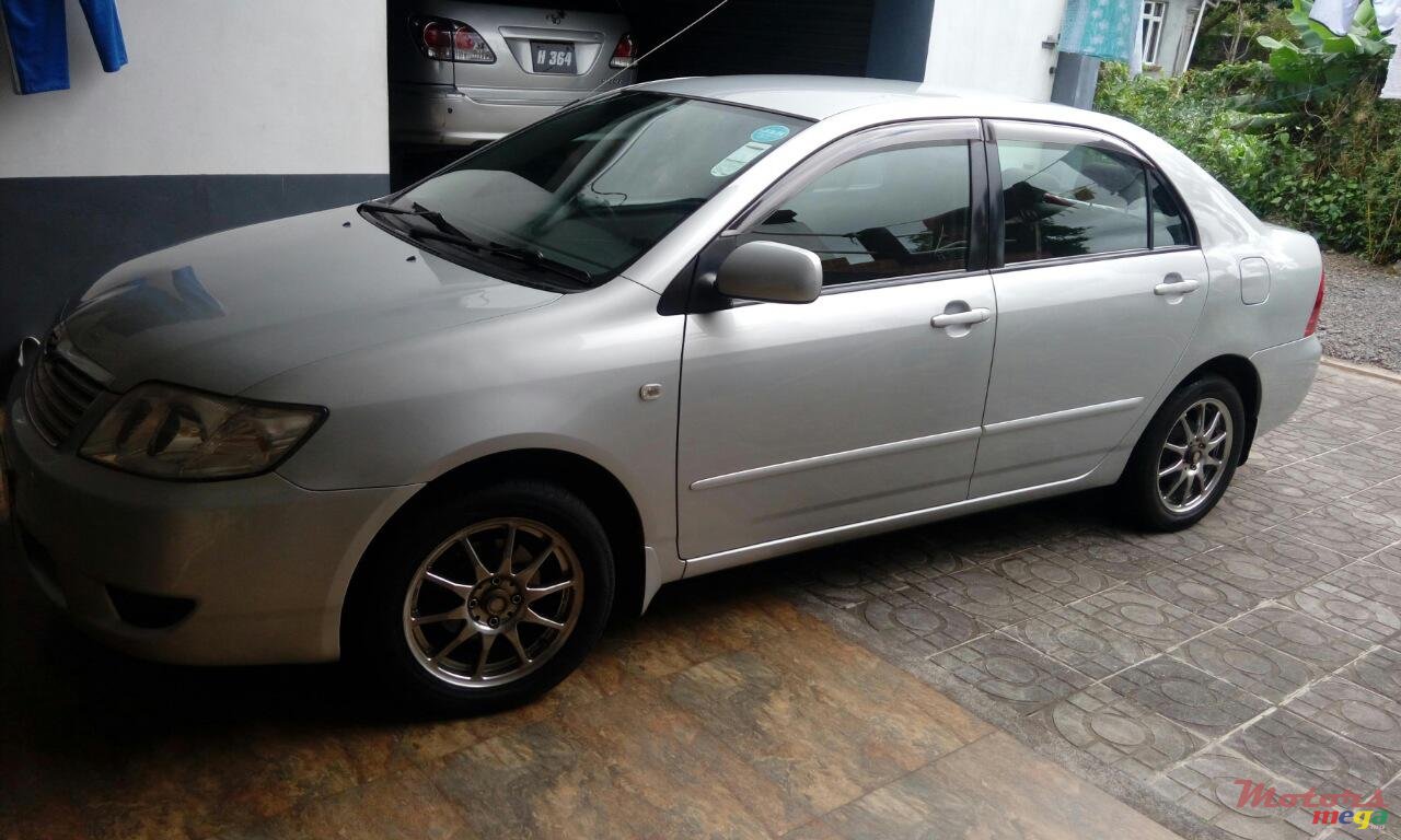 2005' Toyota Corolla photo #1