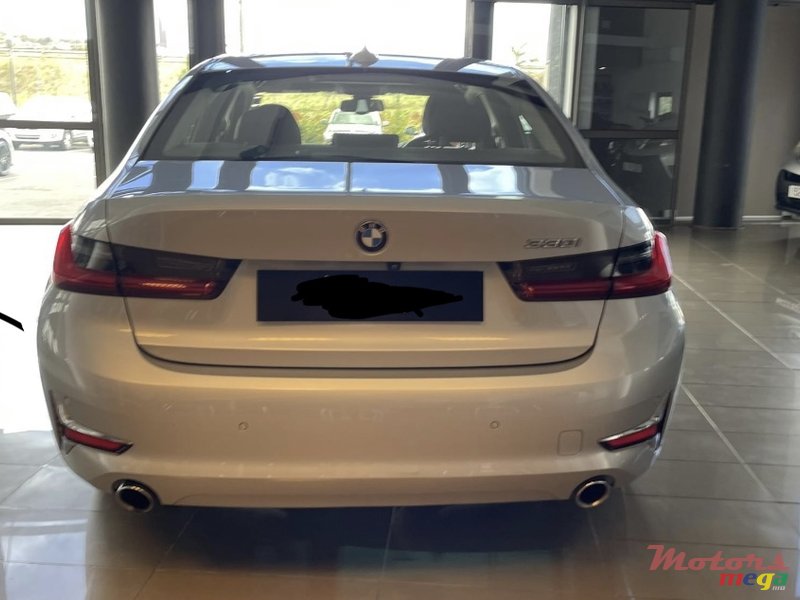 2020' BMW 3 Series Sedan photo #6