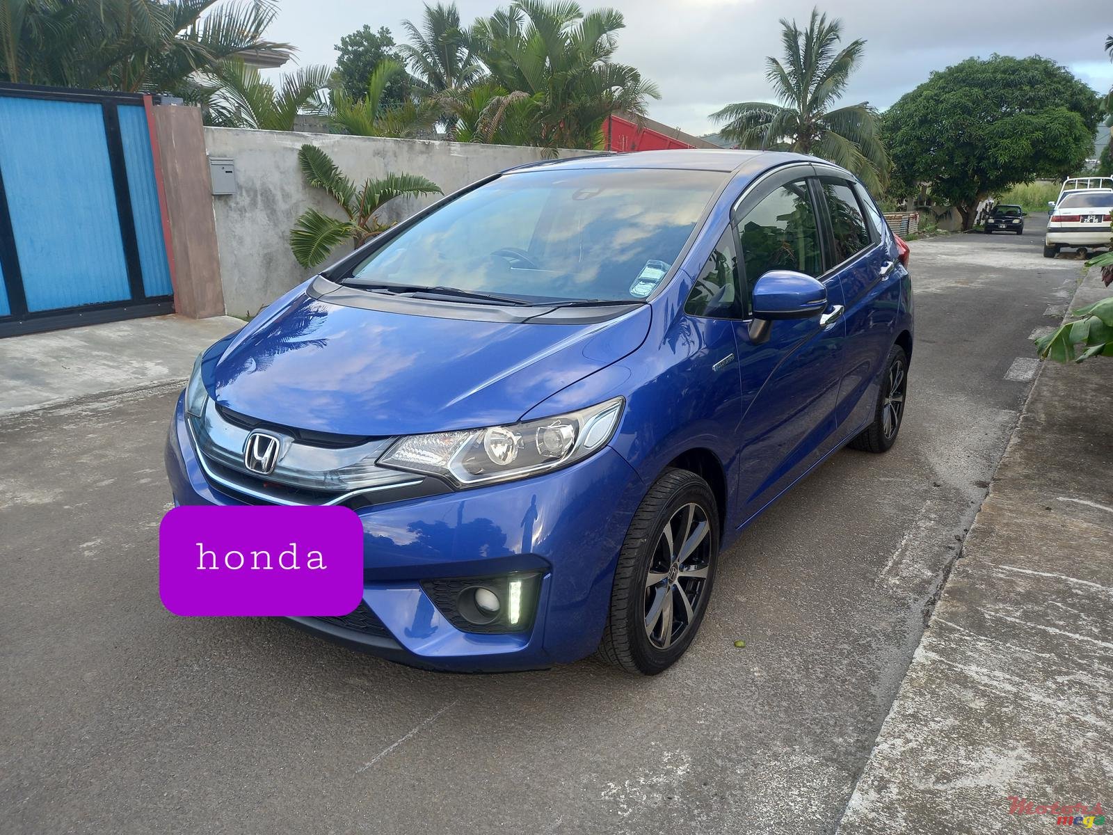 2015' Honda Fit Hybrid photo #2