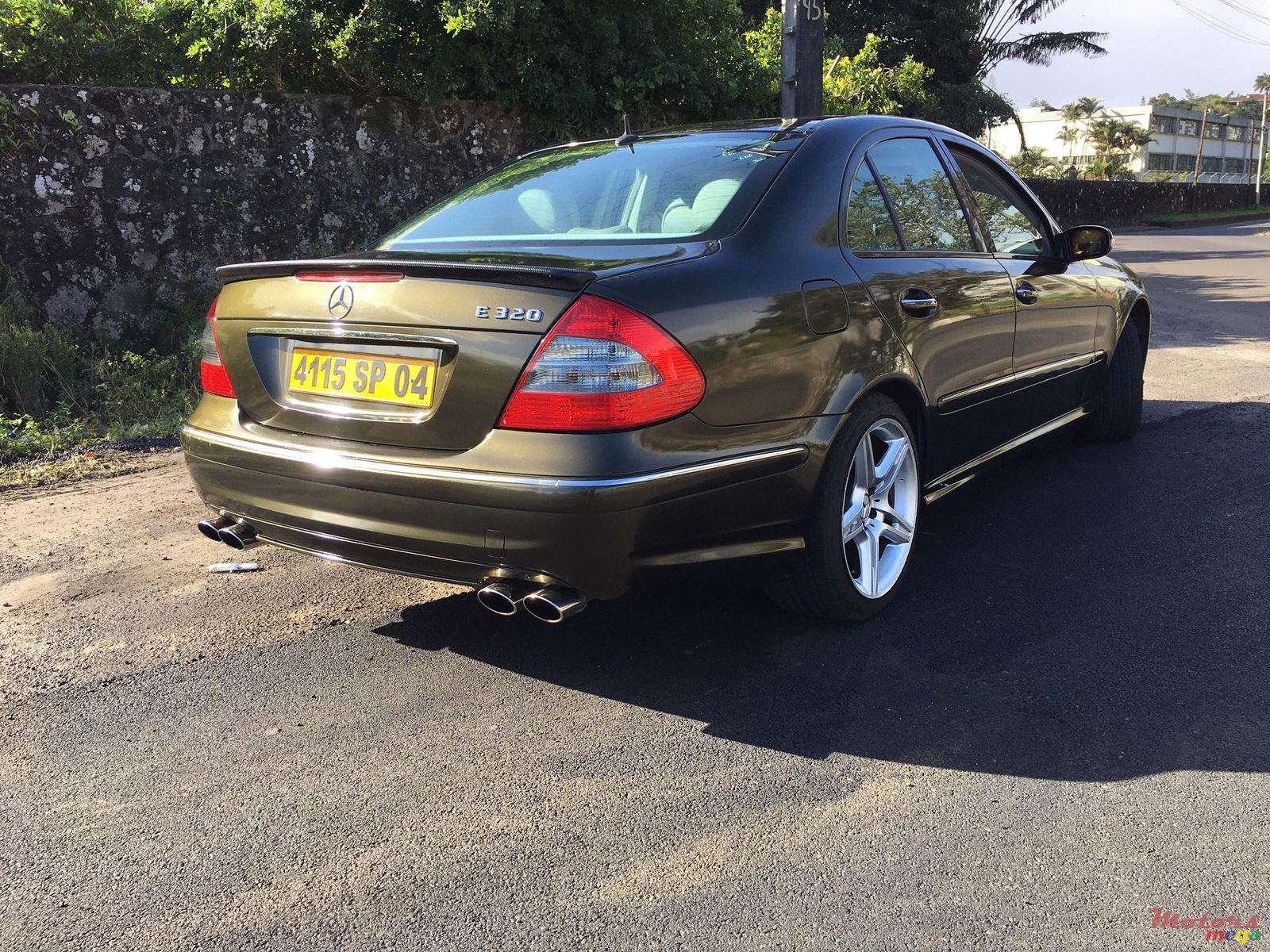 2004' Mercedes-Benz E-Class photo #2