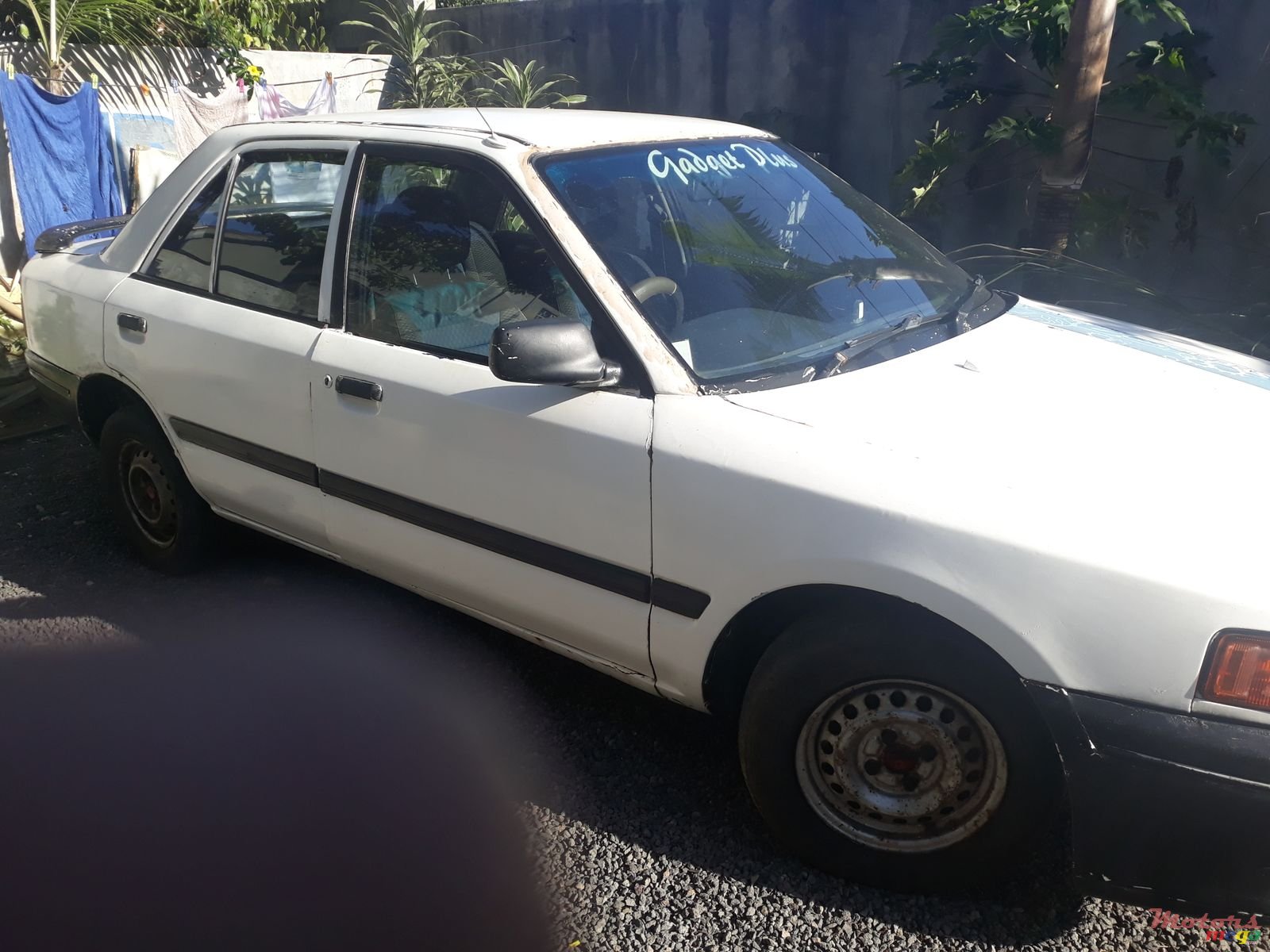 1992' Mazda 323 photo #1