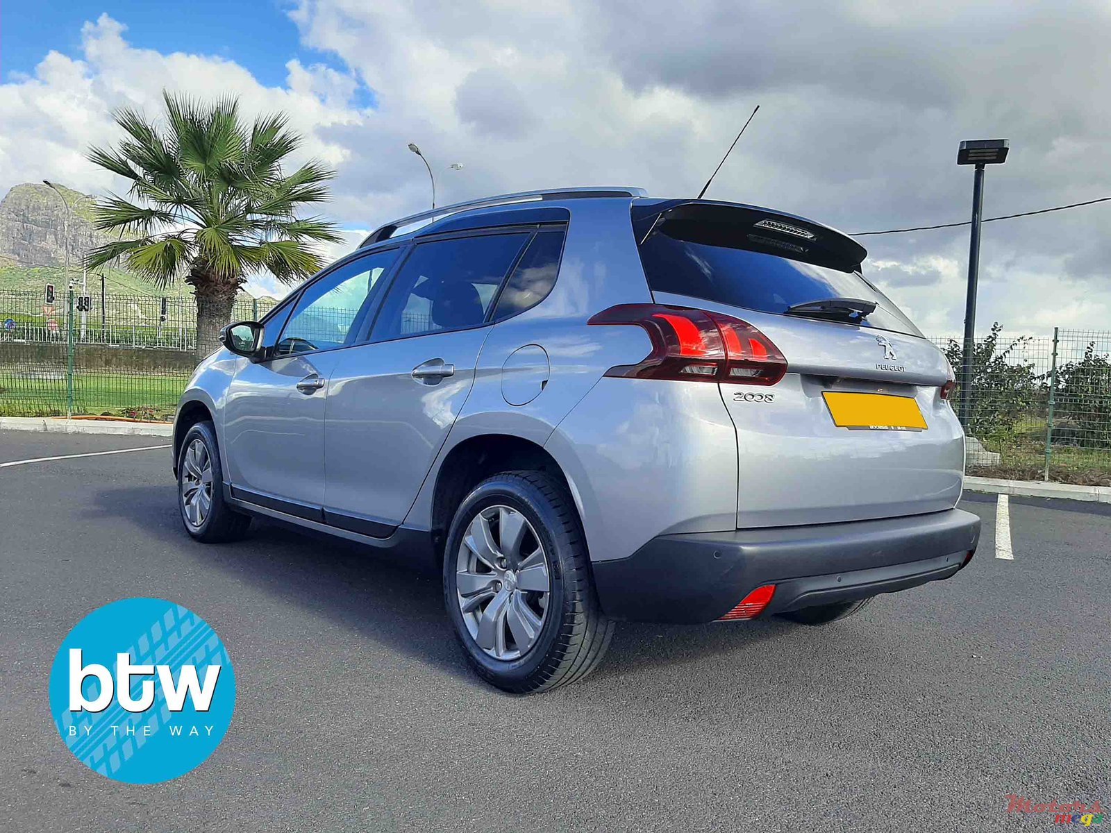 2019' Peugeot 2008 photo #3