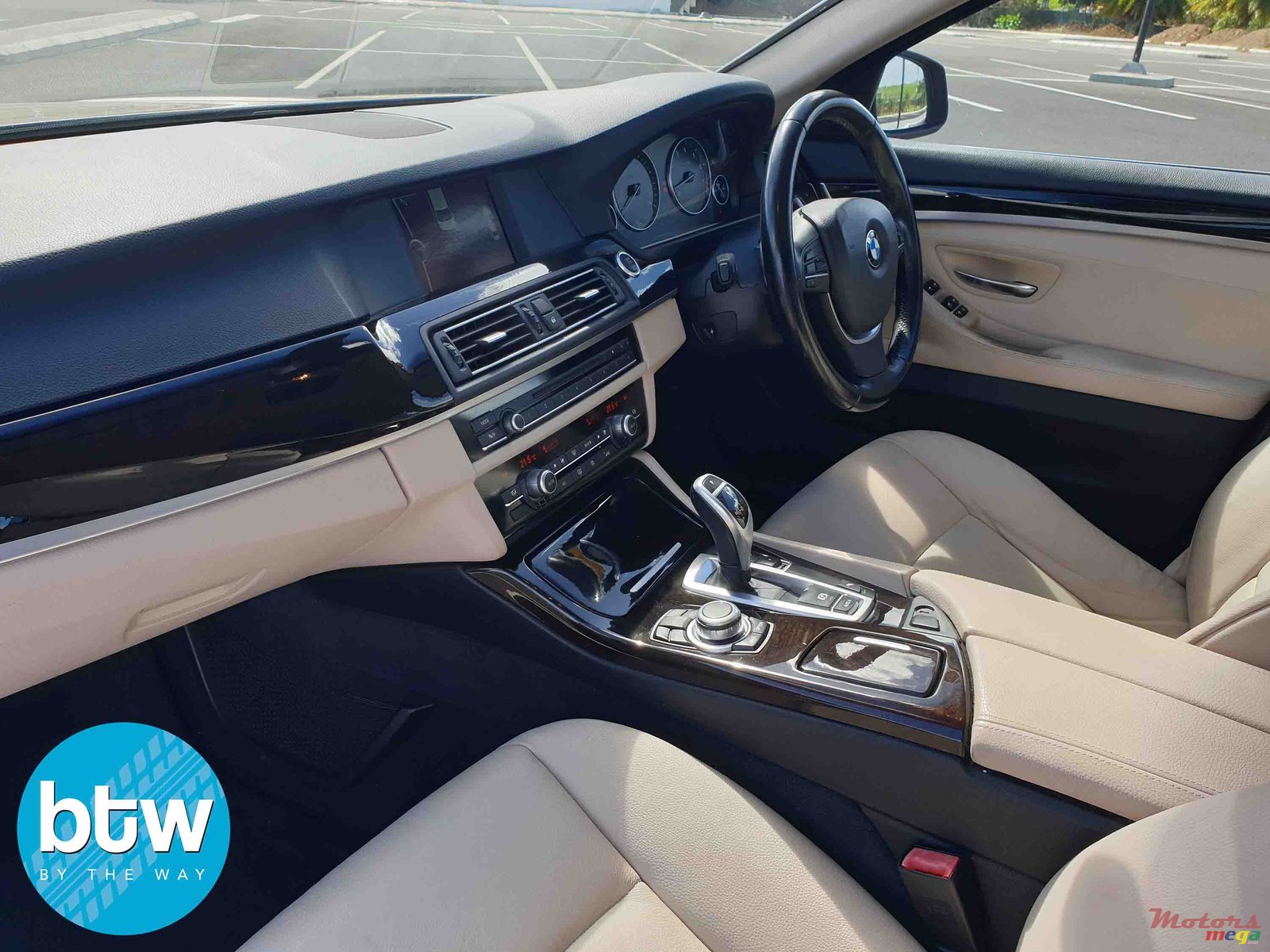 2010' BMW 5 Series 528i photo #5