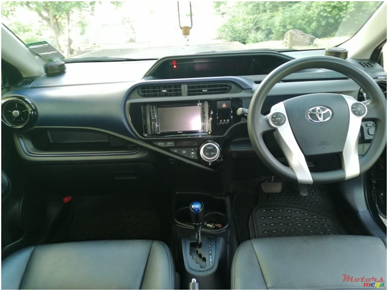 2016' Toyota Aqua Hybrid photo #7