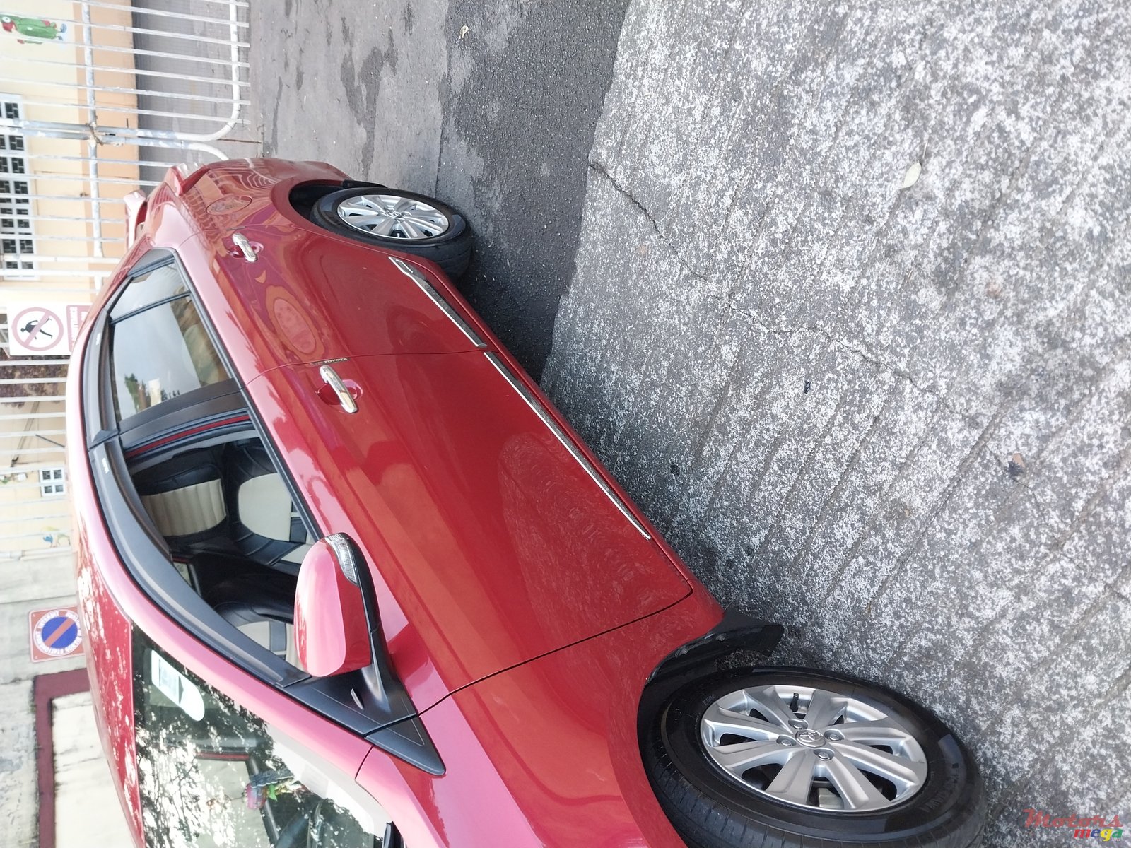 2017' Toyota Yaris photo #1