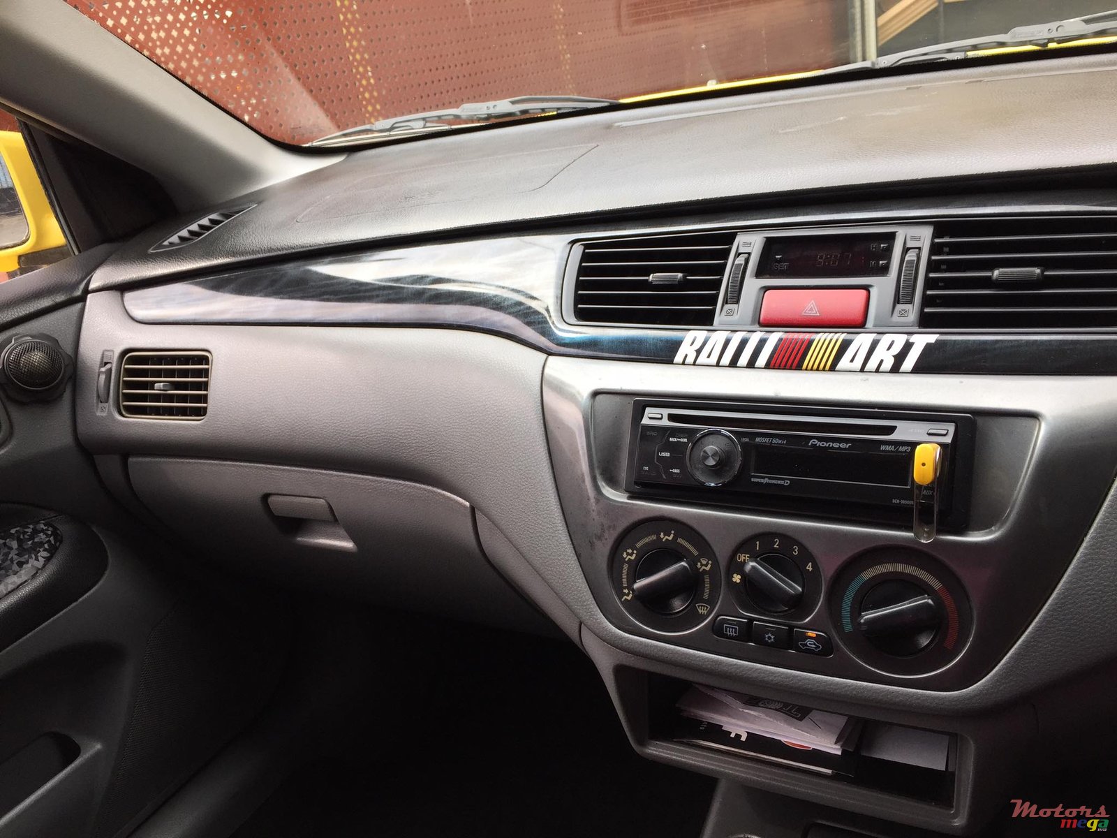 2006' Mitsubishi Lancer photo #3