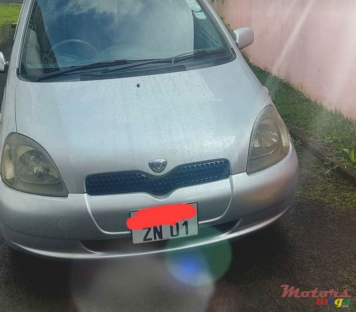 2001' Toyota Vitz photo #3