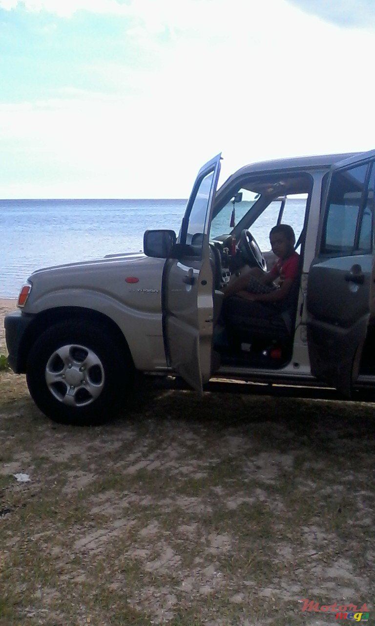 2015' Mahindra Scorpio photo #2