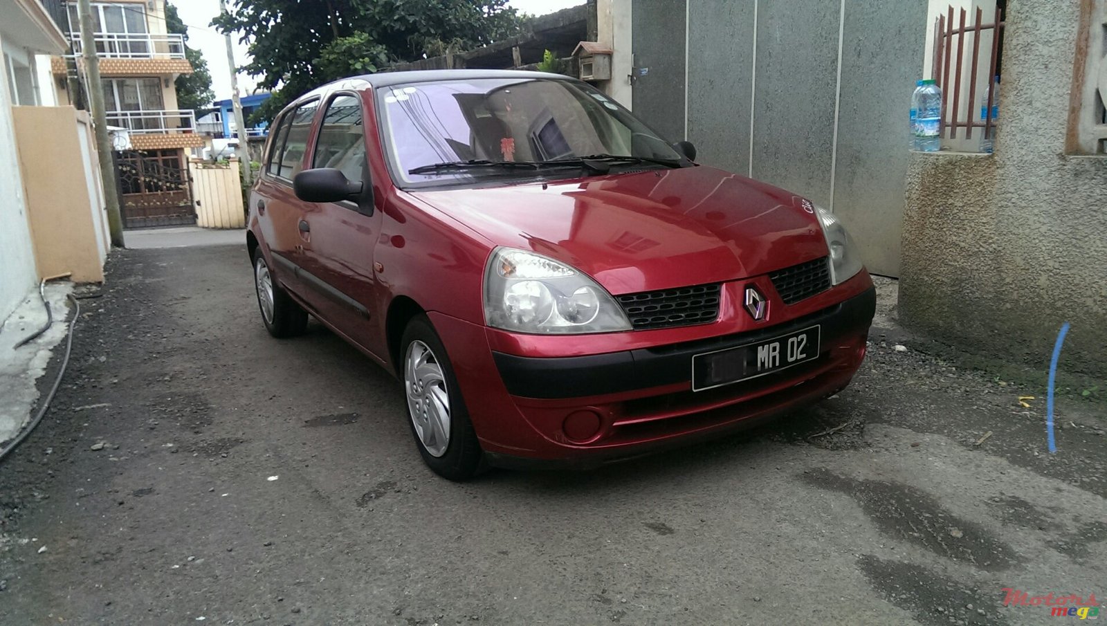 2002' Renault Clio photo #1