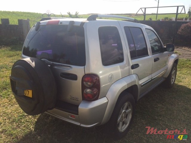 2007' Jeep Liberty photo #2