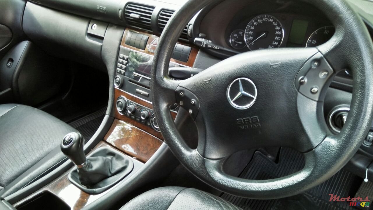 2005' Mercedes-Benz C 220 CDI photo #5