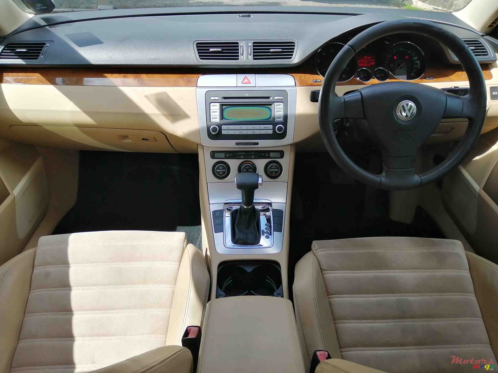 2008' Volkswagen Passat photo #5