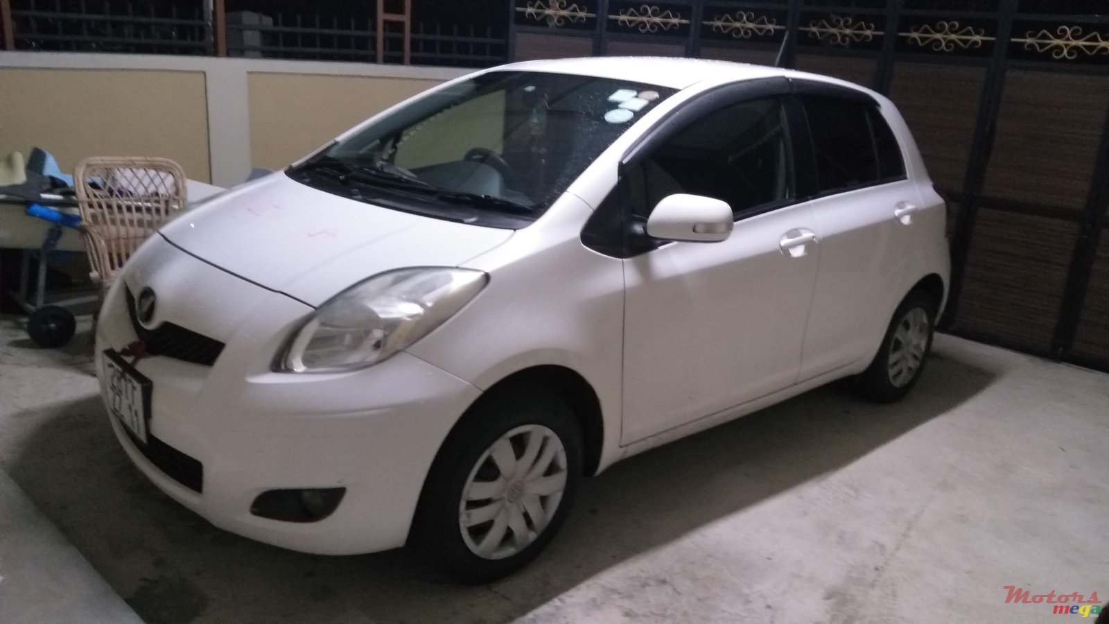 2011' Toyota Vitz photo #6