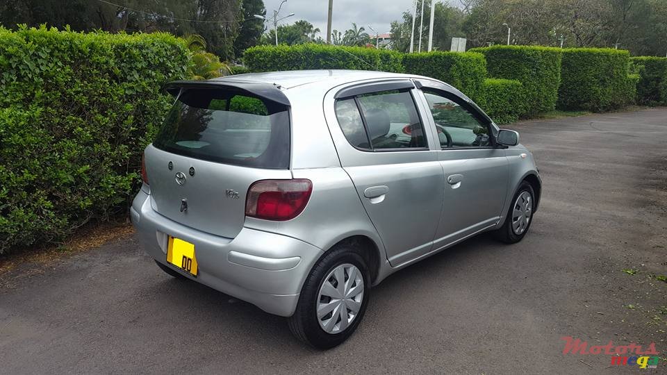 2000' Toyota Vitz photo #3