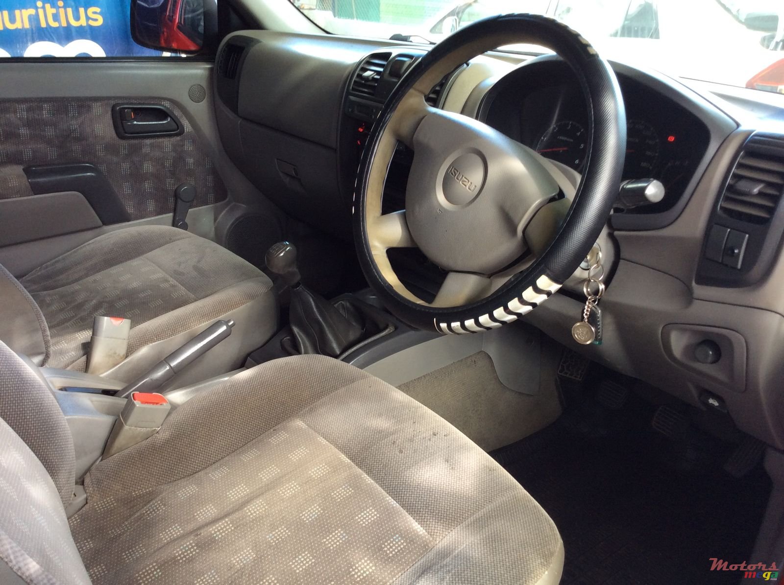 2004' Isuzu D-Max LS photo #4