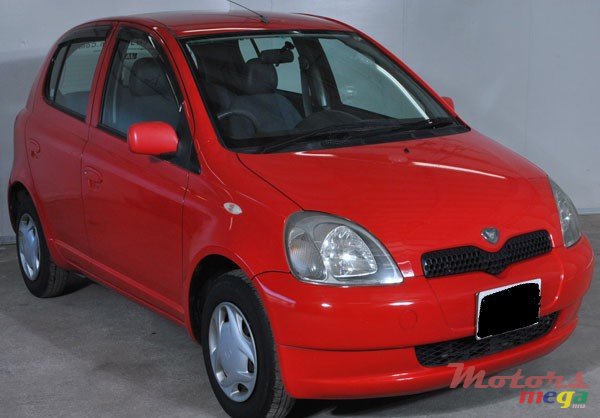 2003' Toyota Vitz photo #1