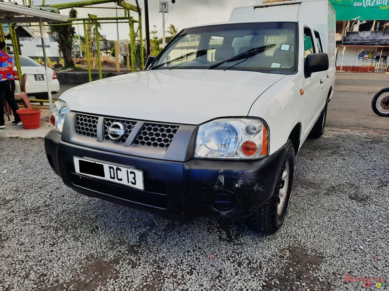 2012' Nissan Pick up photo #3