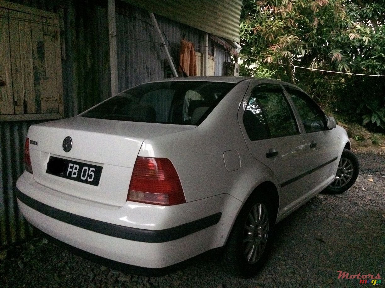 2005' Volkswagen Bora photo #2