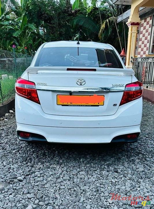 2017' Toyota Yaris photo #3