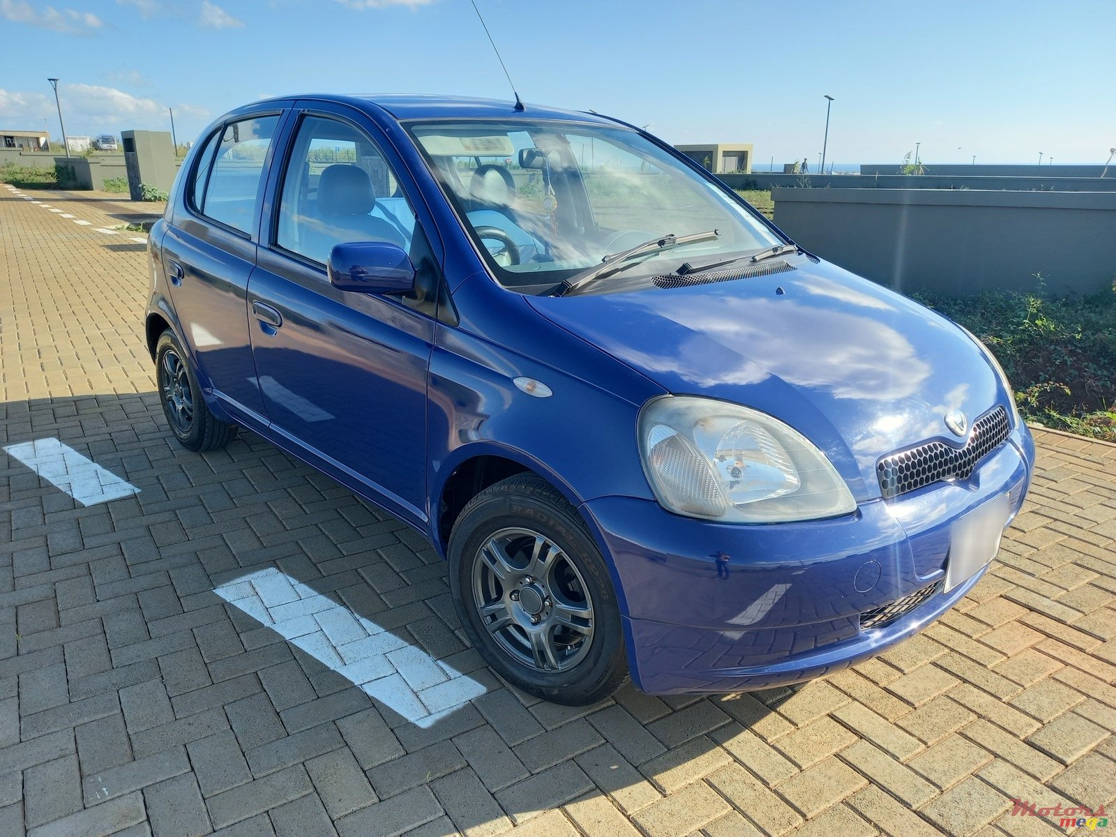 2000' Toyota Vitz photo #2