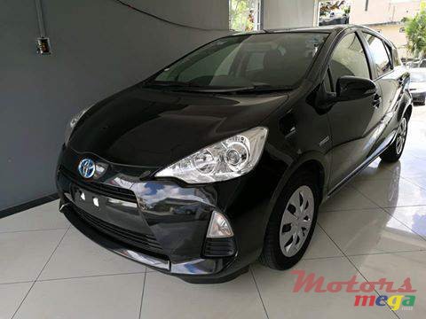 2013' Toyota Prius c photo #1