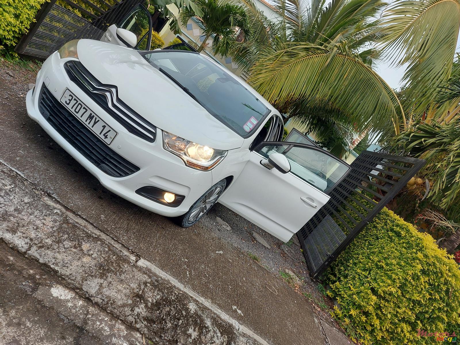 2014' Citroen C4 Dorigine AUTOMATIC photo #1