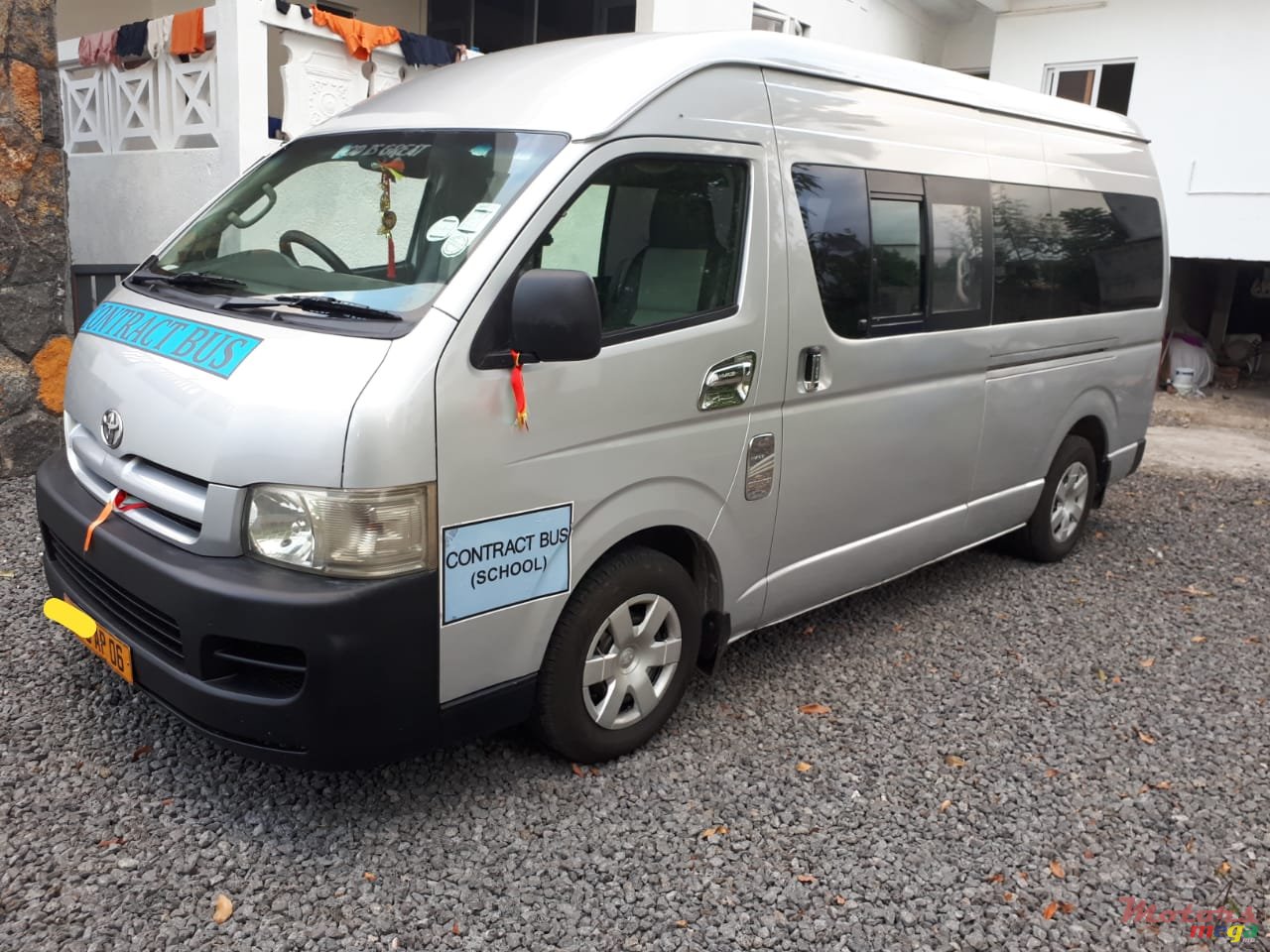 2006' Toyota HiAce photo #2