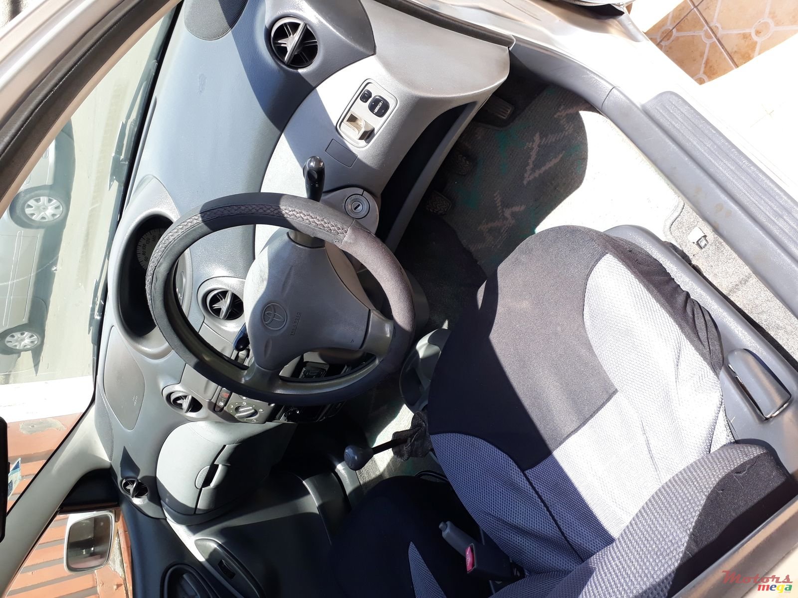 1999' Toyota Vitz photo #5