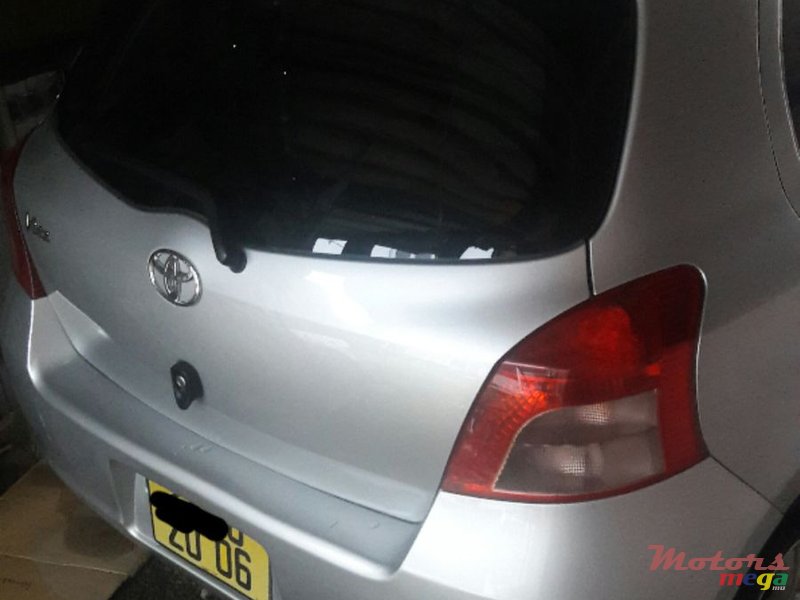 2006' Toyota Vitz photo #6