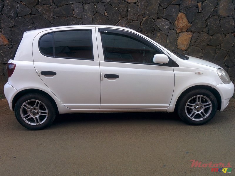 1999' Toyota Vitz photo #4