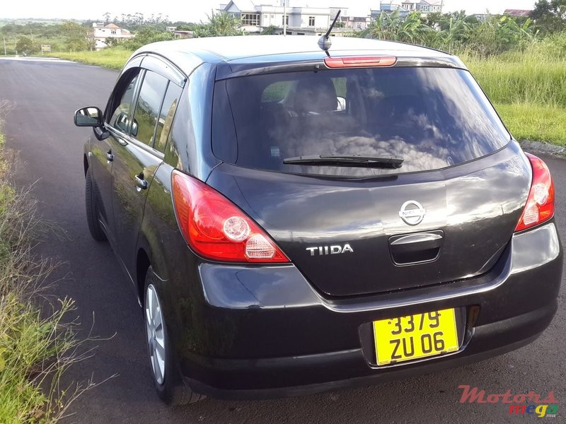 2006' Nissan Tiida Hatchback photo #2