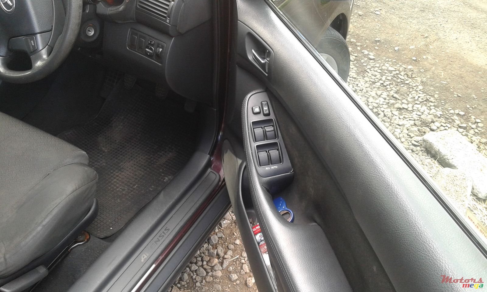 2008' Toyota Avensis photo #5