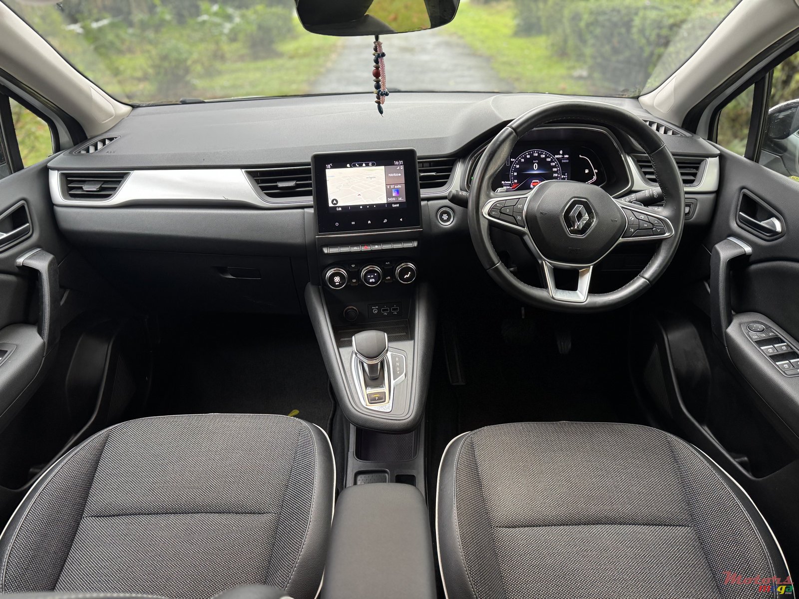 2022' Renault Captur photo #6