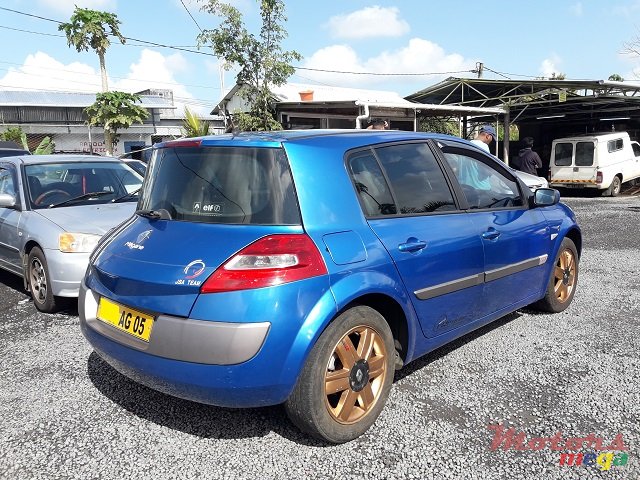2005' Renault Megane photo #1