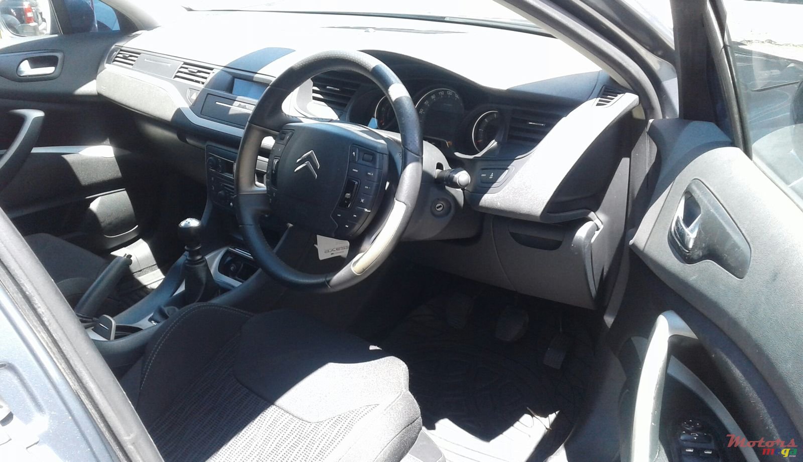 2012' Citroen C5 photo #2